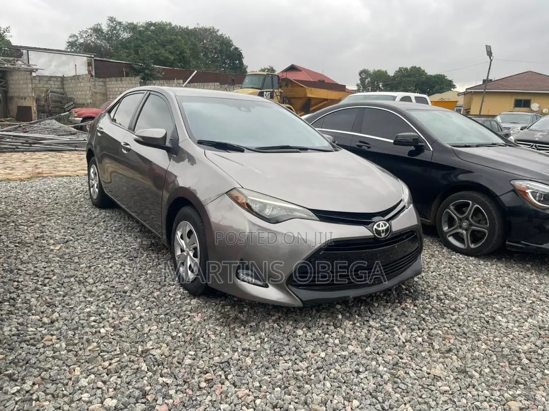 Toyota Corolla LE (1.8L 4cyl 2A) 2019 Brown