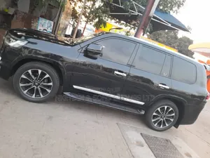 V8 and Prado Are Available for Rental Self Drive