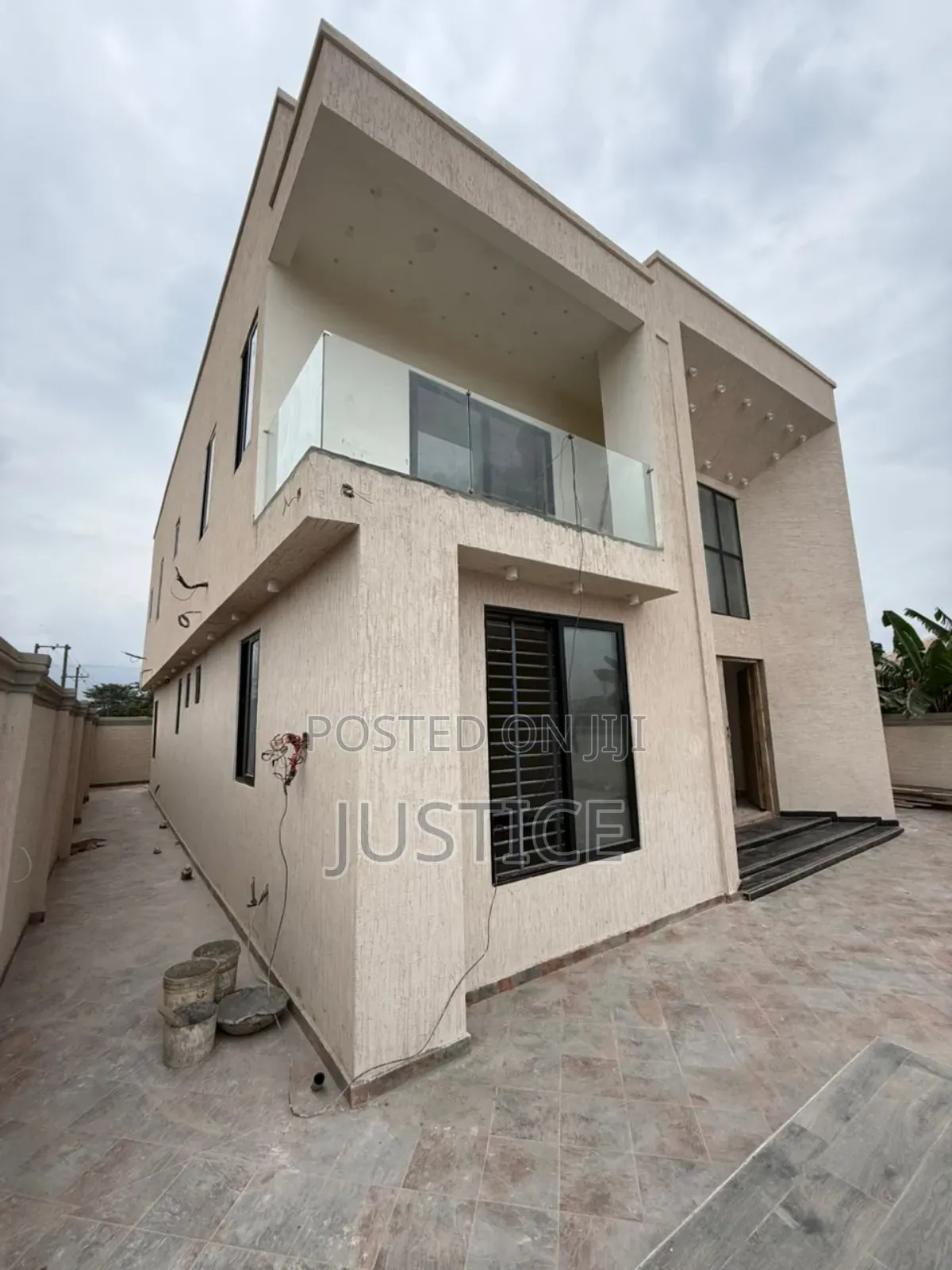 5bdrm House in Adenta for sale