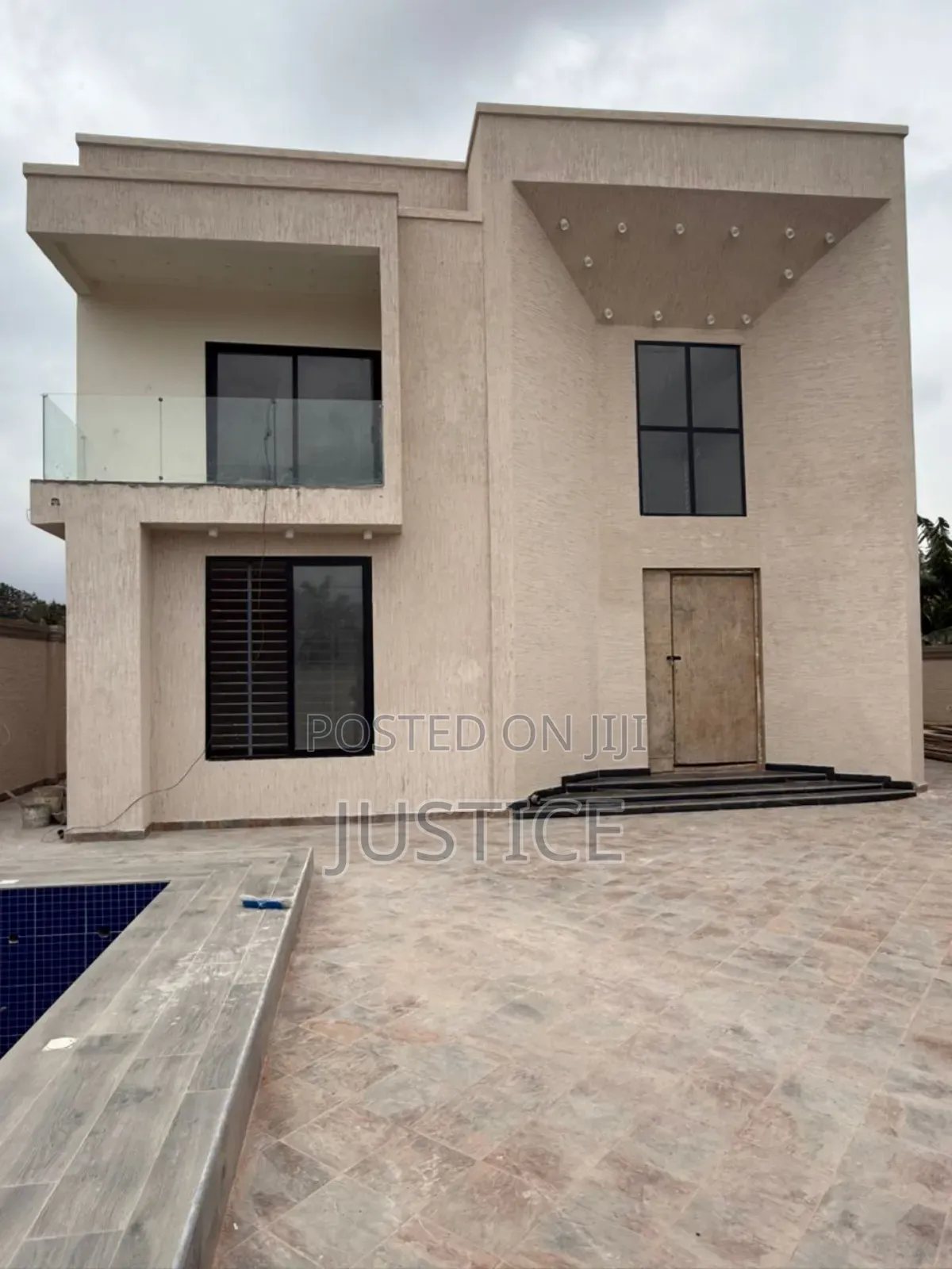 5bdrm House in Adenta for sale