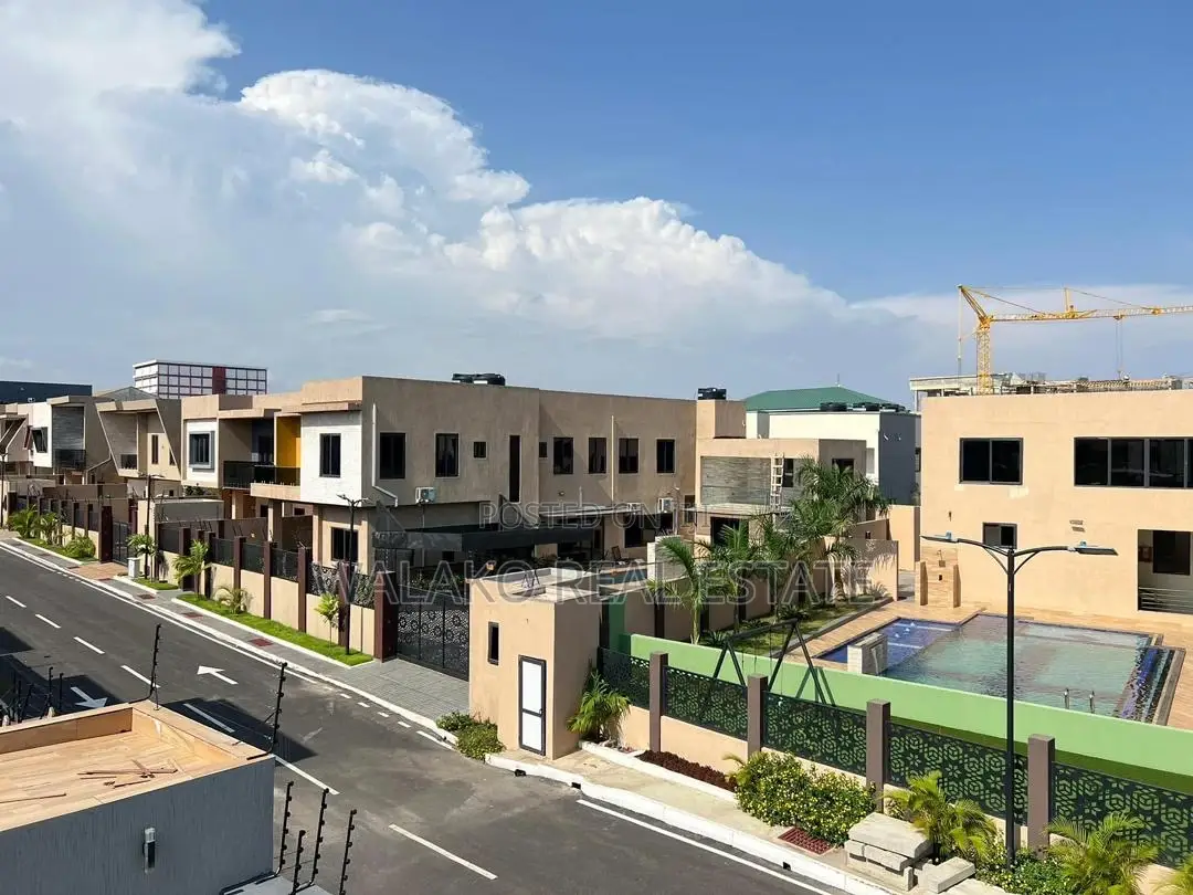 5bdrm House in Airport Residential Area for sale
