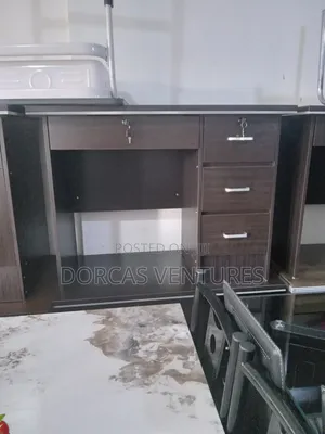 Straint Office Desk