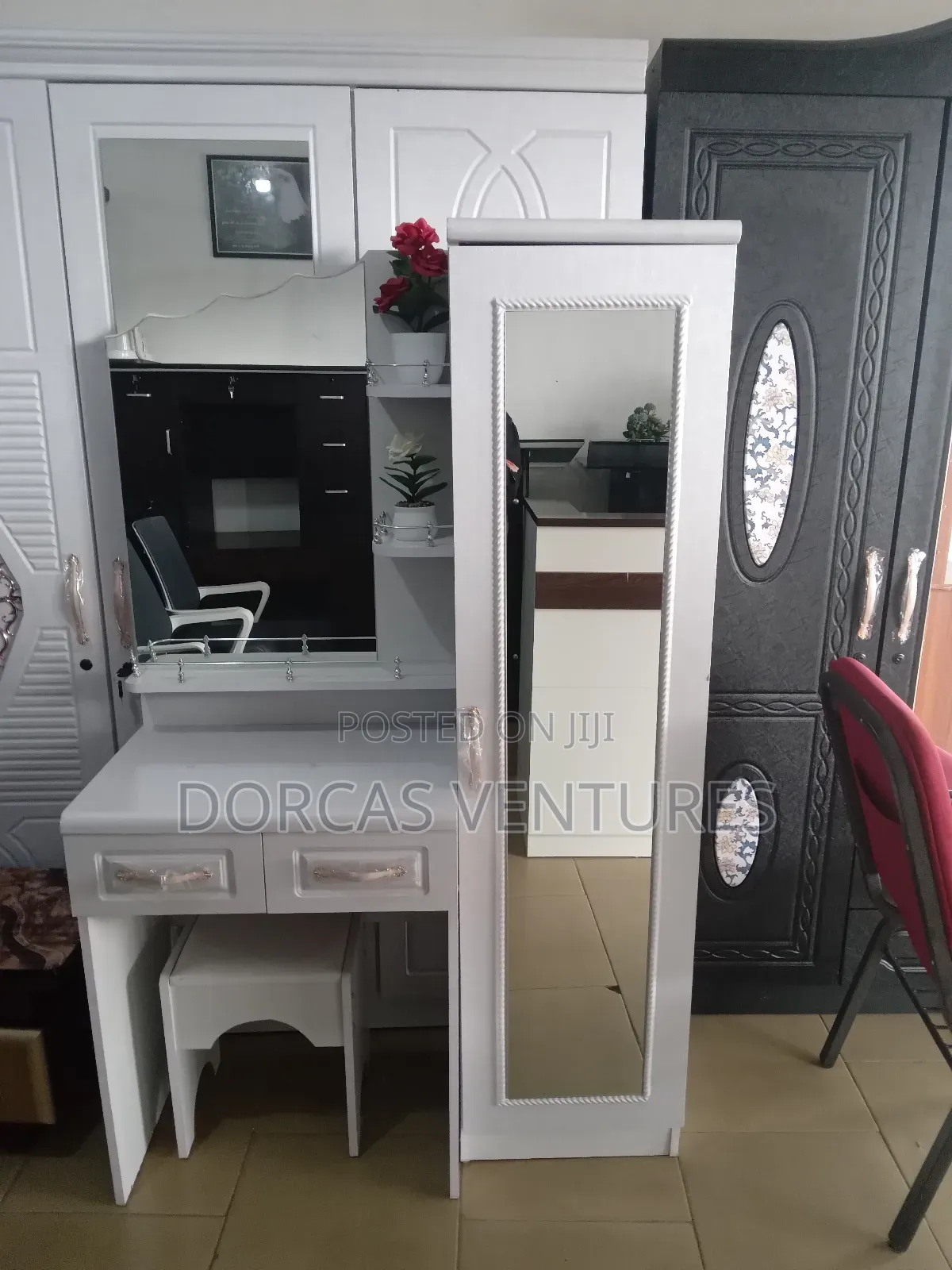 Troth Invitee Mirror