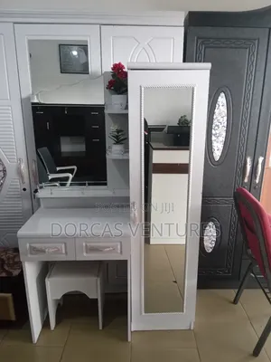 Troth Invitee Mirror