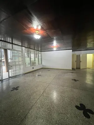 5bdrm House in Airport Residential Area for rent