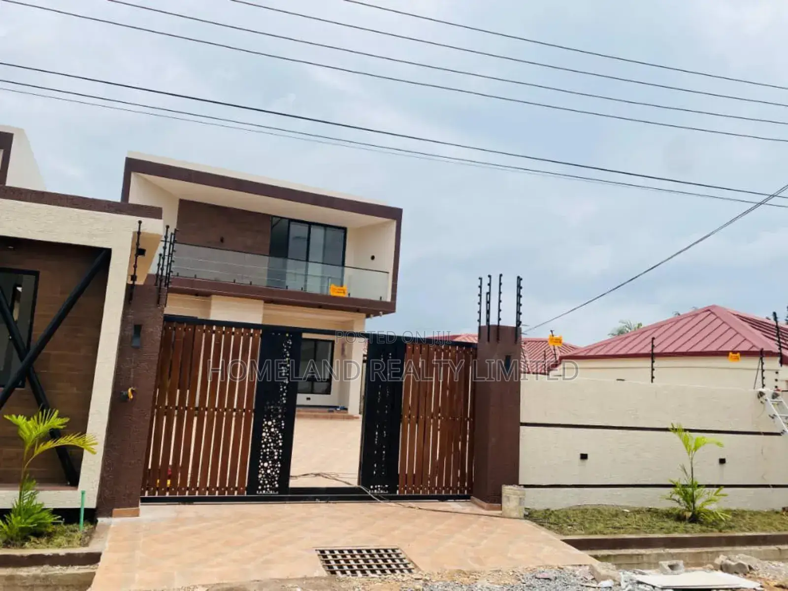 5bdrm Duplex in Oyarifa Crossing for sale