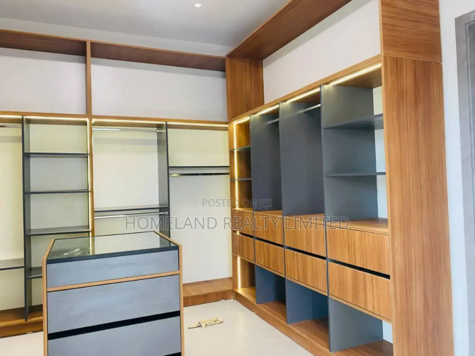 5bdrm Duplex in Oyarifa Crossing for sale