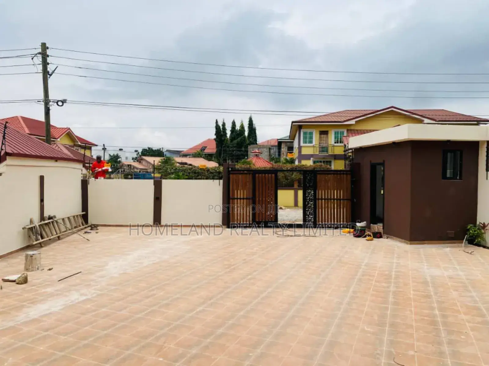 5bdrm Duplex in Oyarifa Crossing for sale