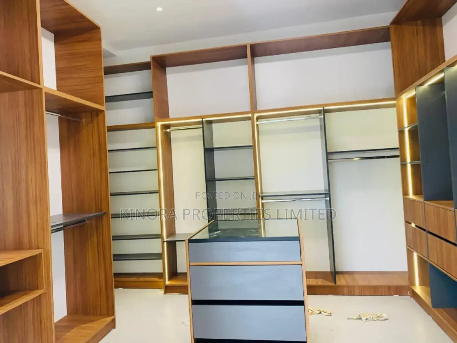 5bdrm Duplex in Oyarifa Crossing for sale