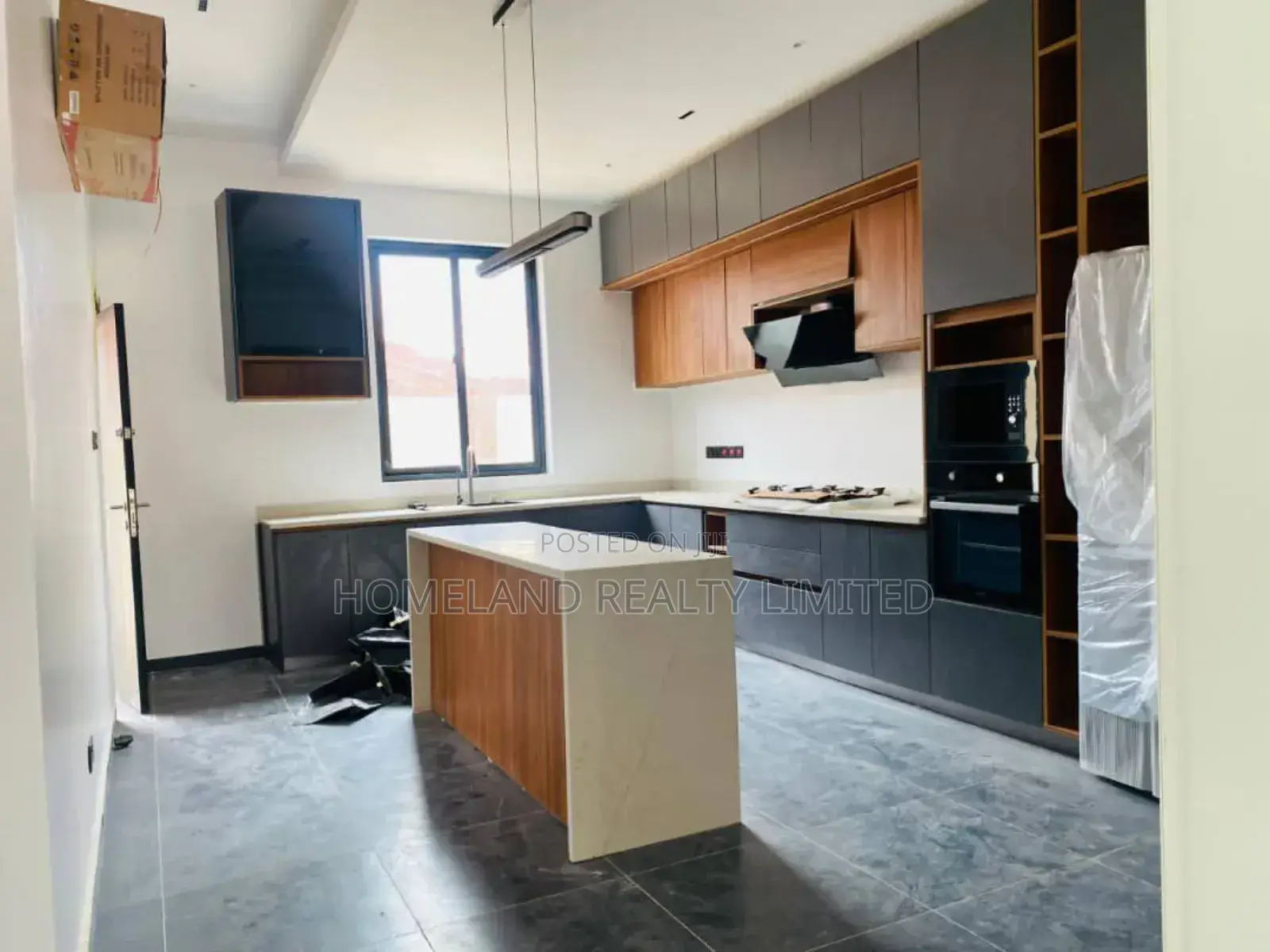 5bdrm Duplex in Oyarifa Crossing for sale