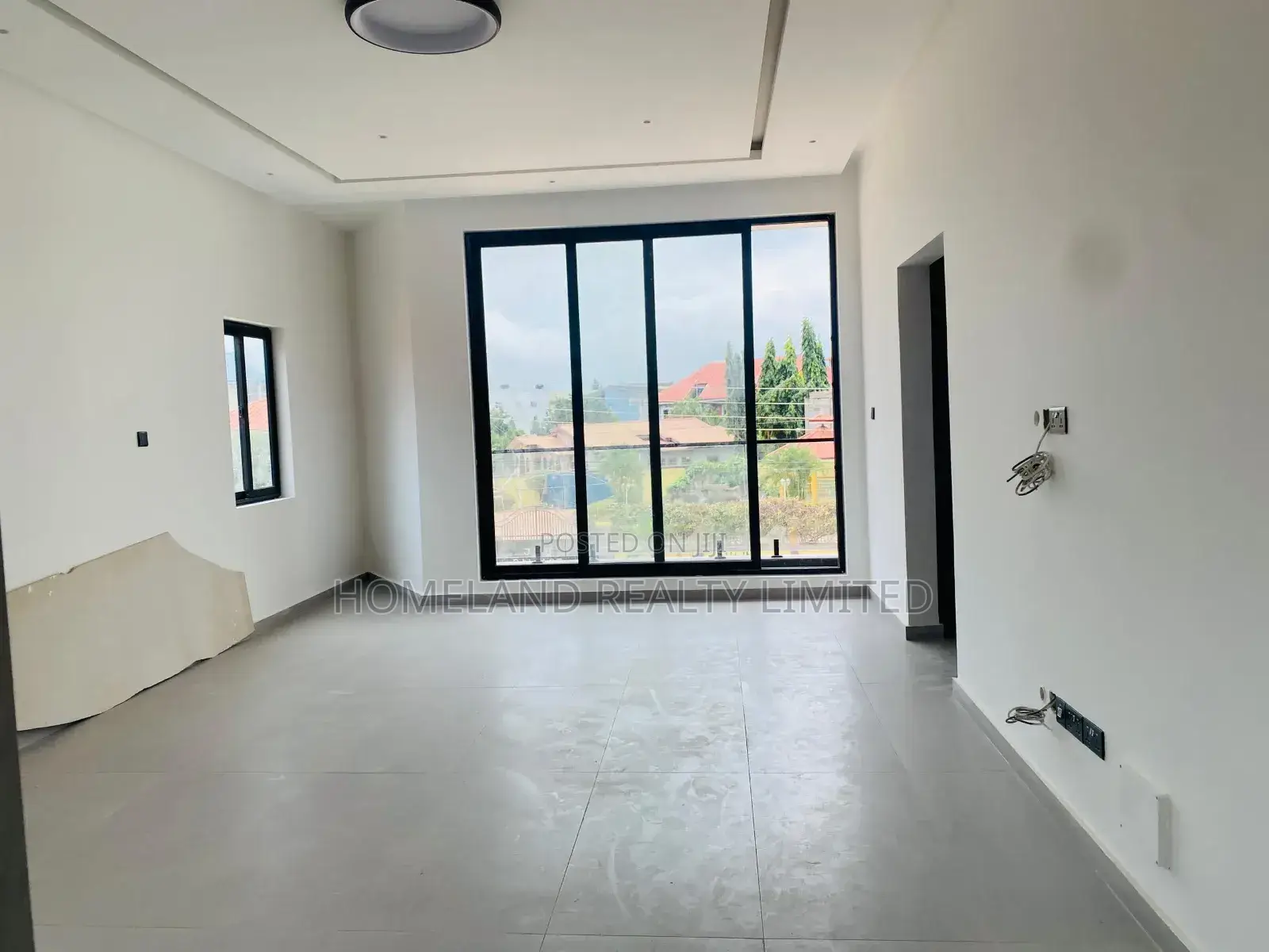 5bdrm Duplex in Oyarifa Crossing for sale