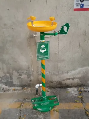 Quality Wall Mounted Eyewash Station<>Standing Type.