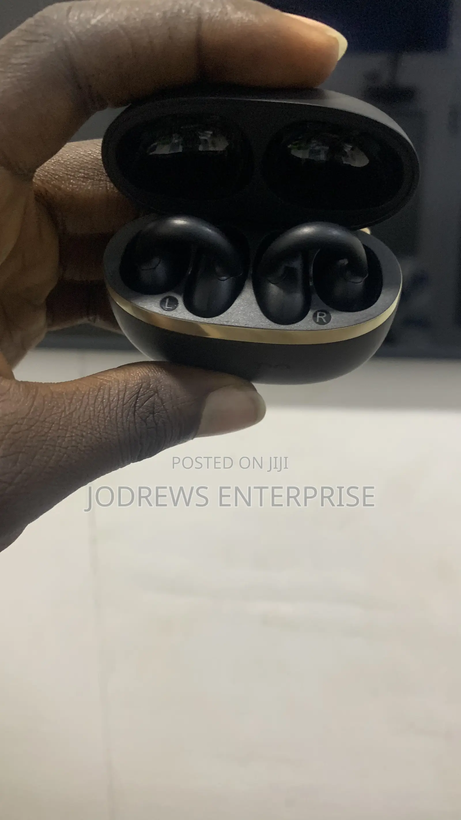 Oraimo Opensnap Clip-on True Wireless Headphones