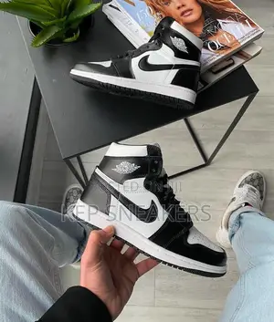 Jordan Air Jordan 1 Mid "Panda"