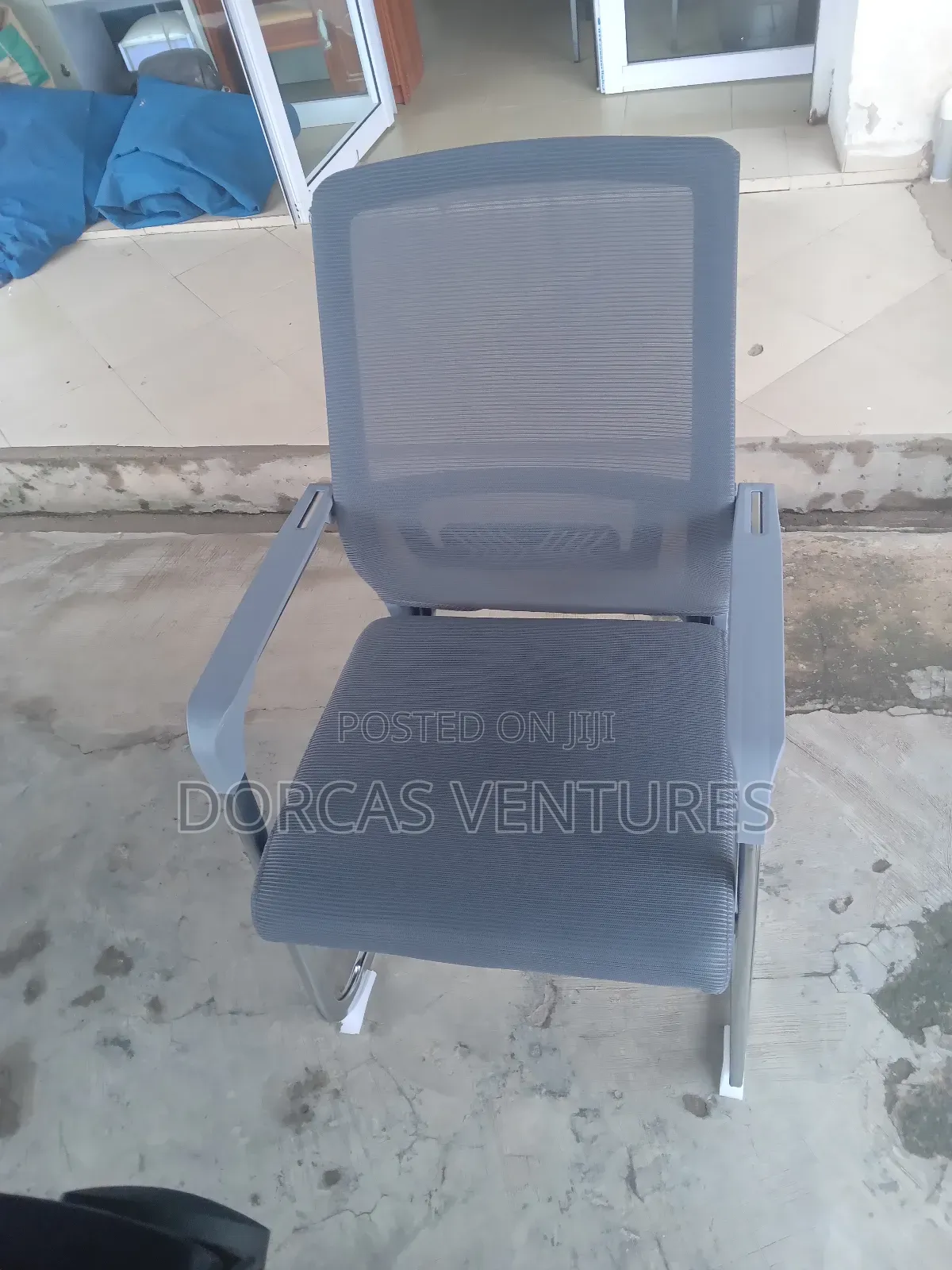 Tenci Visitor's Chair
