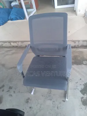 Tenci Visitor's Chair
