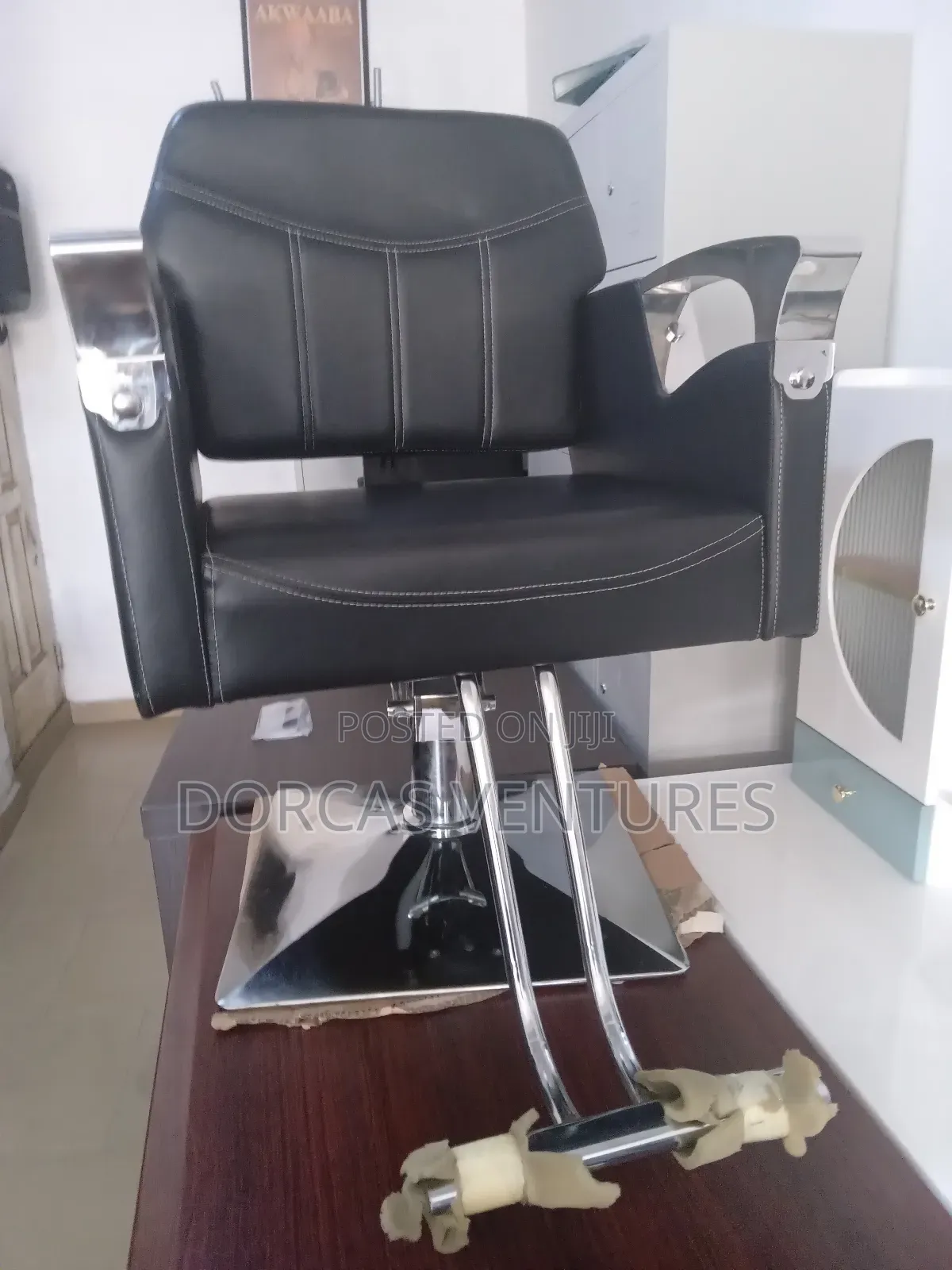 Pretty Salon Chair