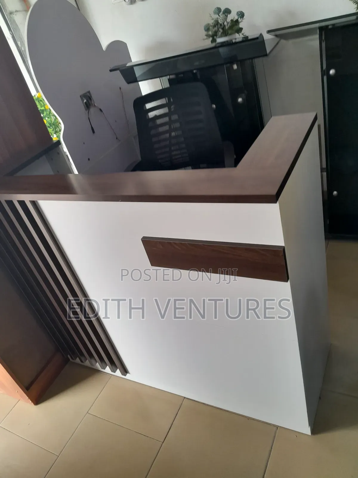 Receiving Desk