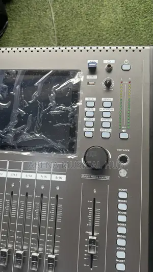 Mackie Digital Mixer Console 16 Channel