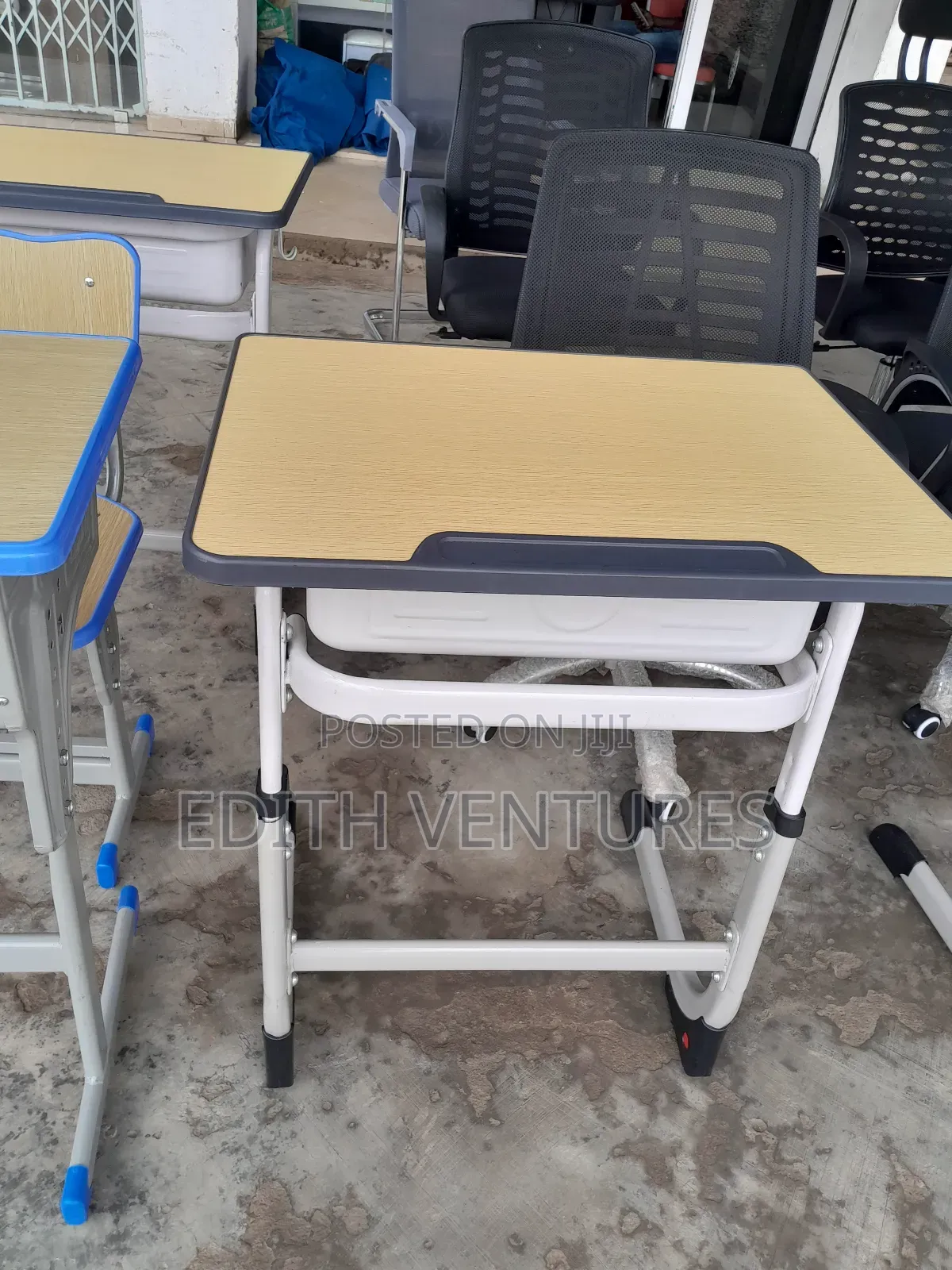Cacue Study Desk