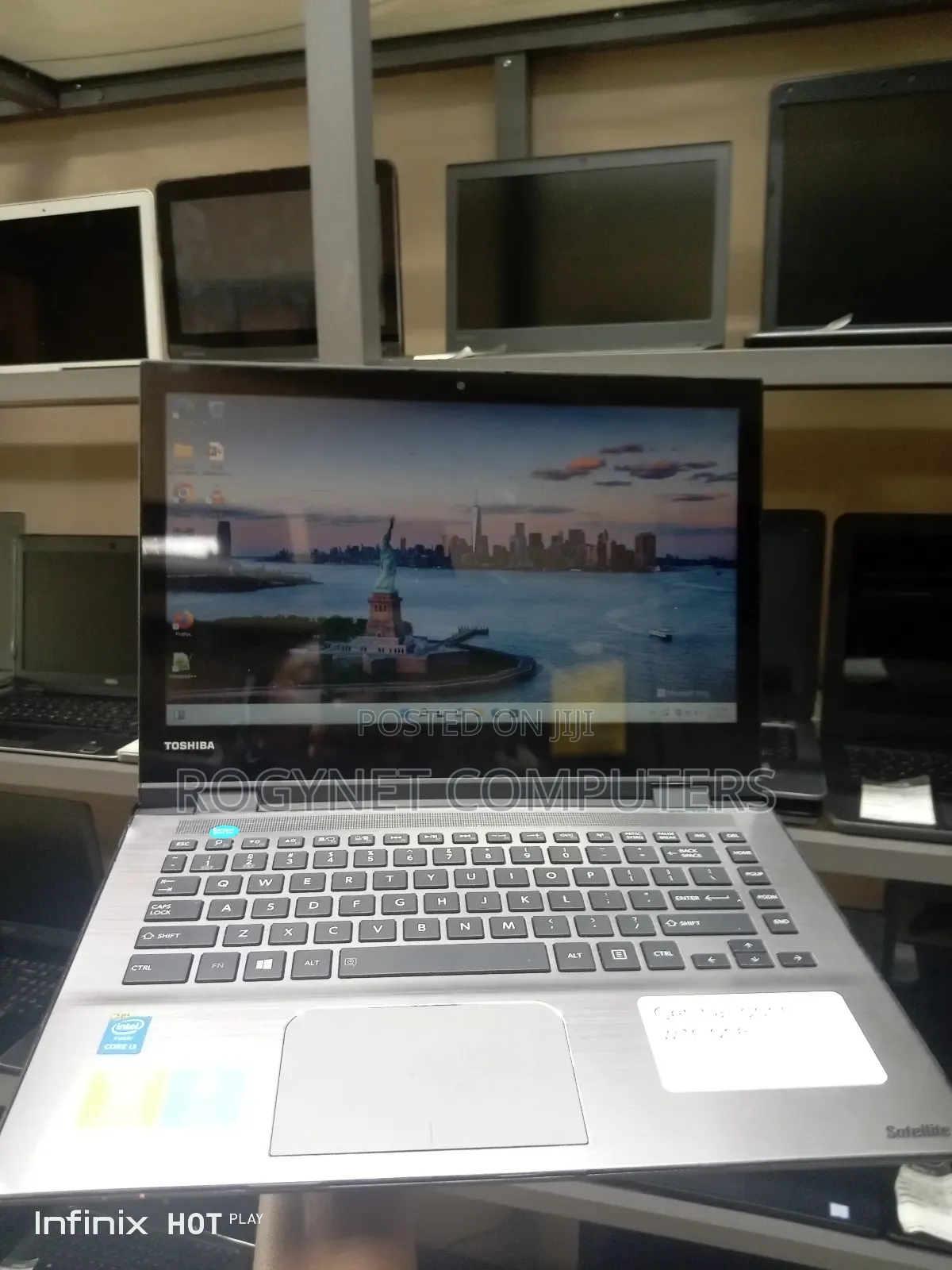 Laptop Toshiba Satellite E45T 8GB Intel Core i3 SSD 256GB