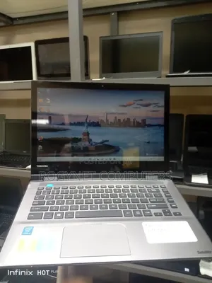 Laptop Toshiba Satellite E45T 8GB Intel Core i3 SSD 256GB