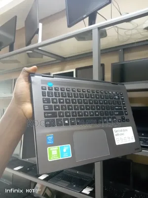 Laptop Toshiba Satellite E45T 8GB Intel Core i3 SSD 256GB