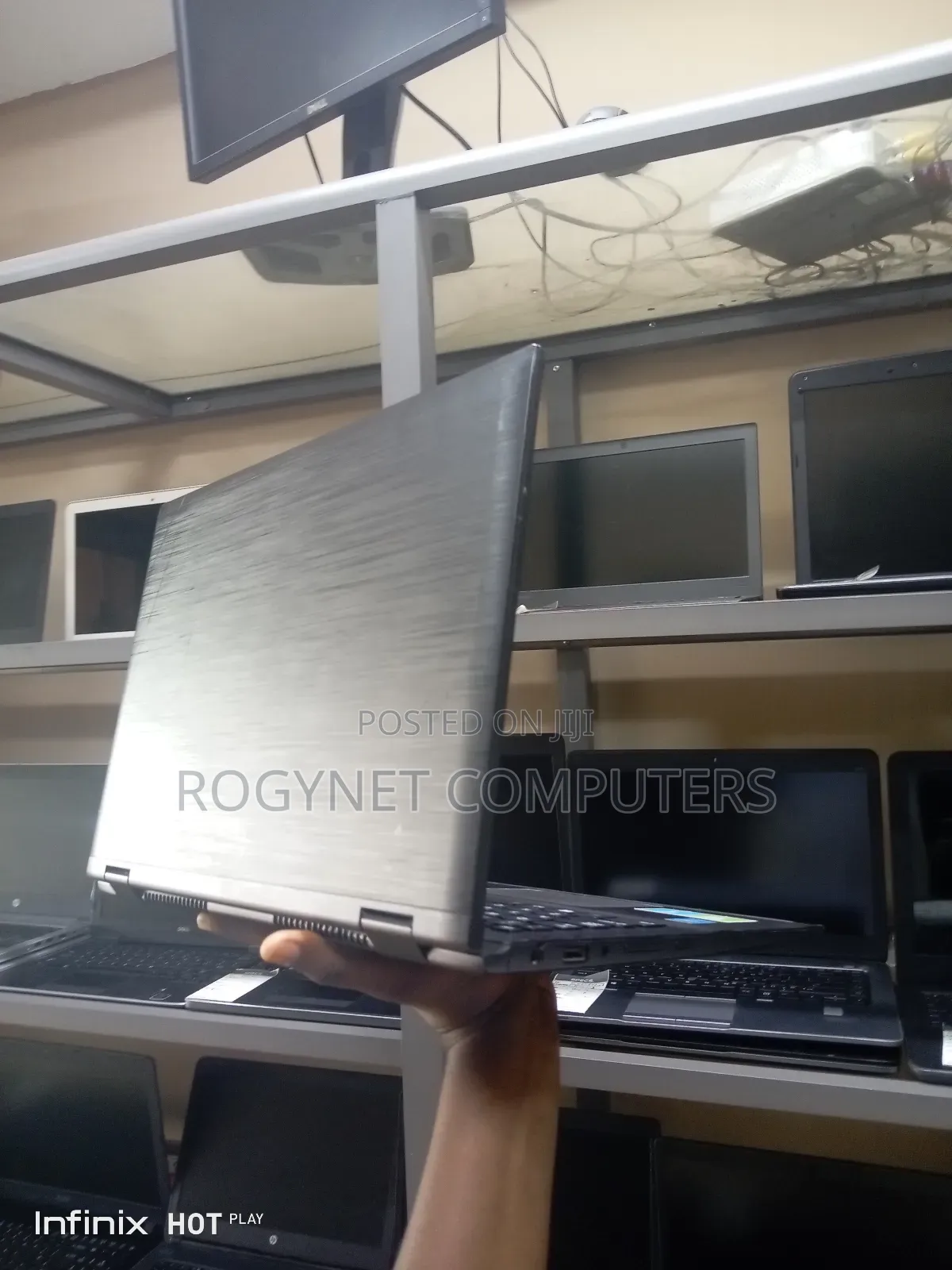 Laptop Toshiba Satellite E45T 8GB Intel Core i3 SSD 256GB
