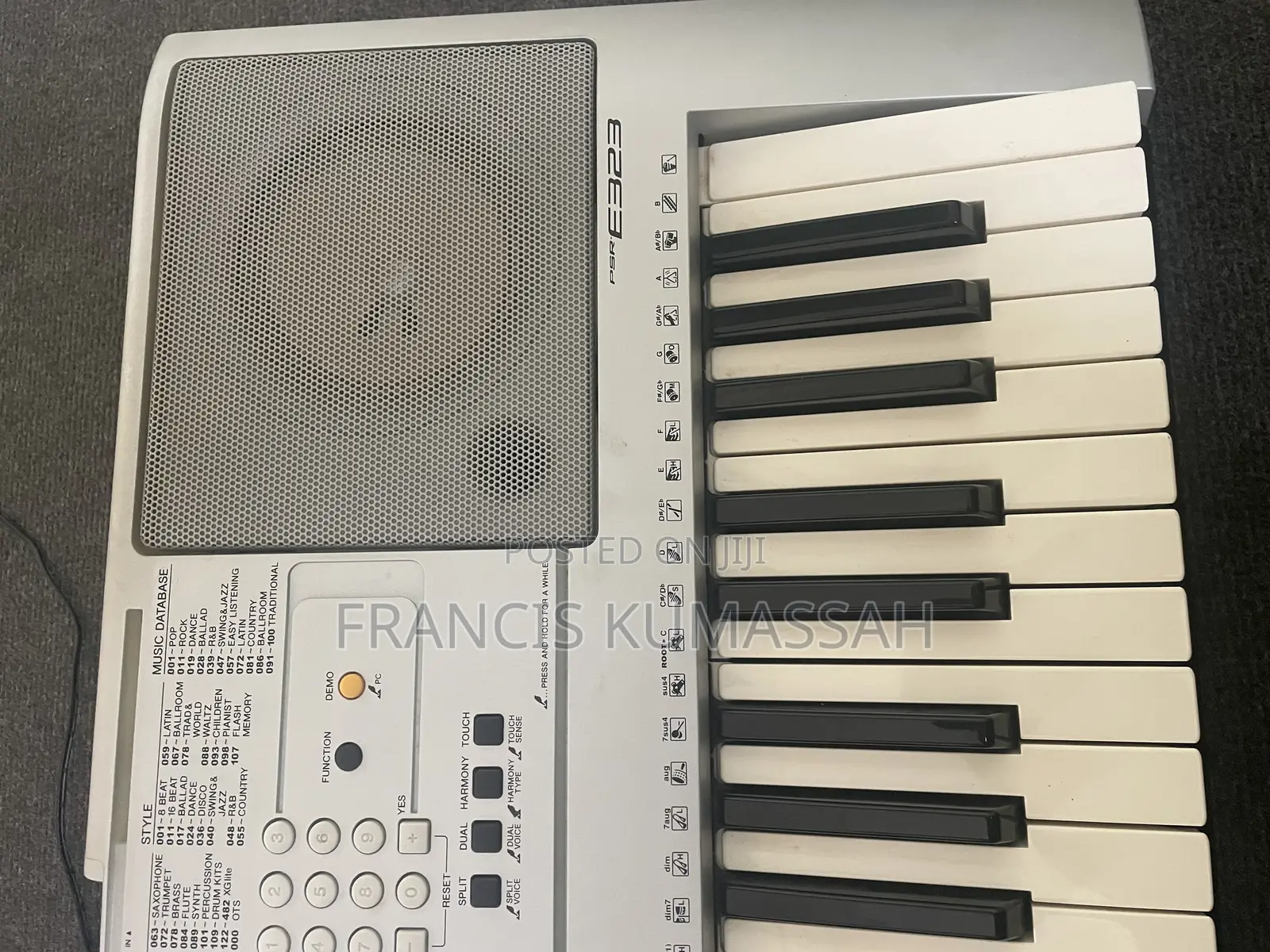 Yamaha PSR E323