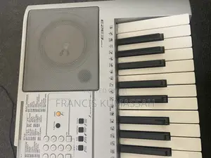 Yamaha PSR E323