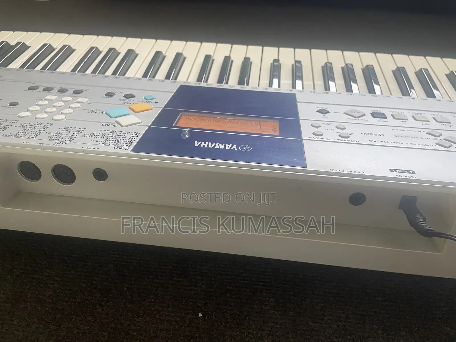 Yamaha PSR E323