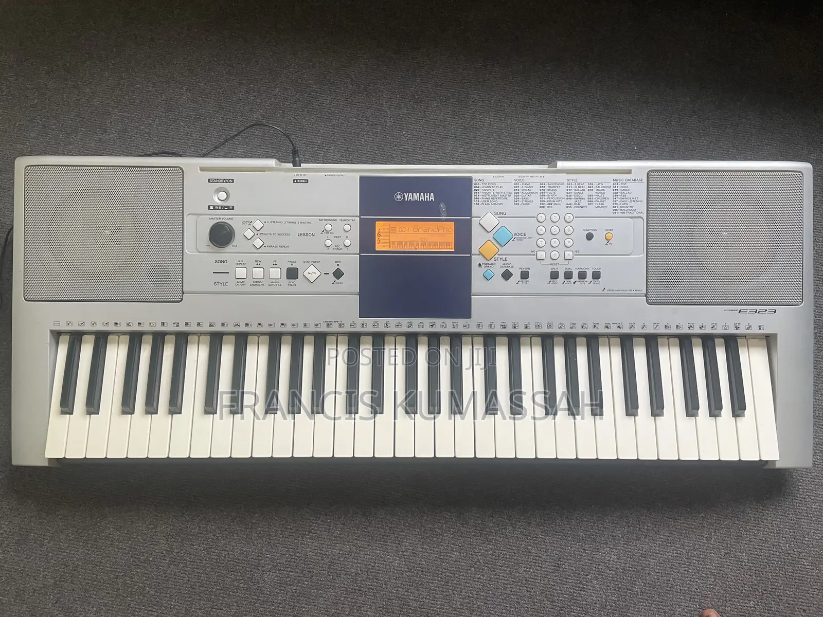 Yamaha PSR E323
