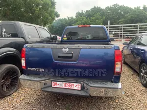 Nissan Frontier 2015 Blue