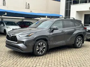 Toyota Highlander XLE 2022 Gray