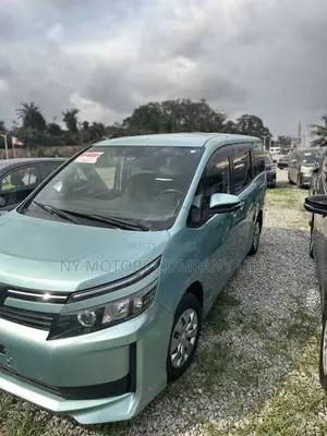 Toyota Voxy 2016 Green
