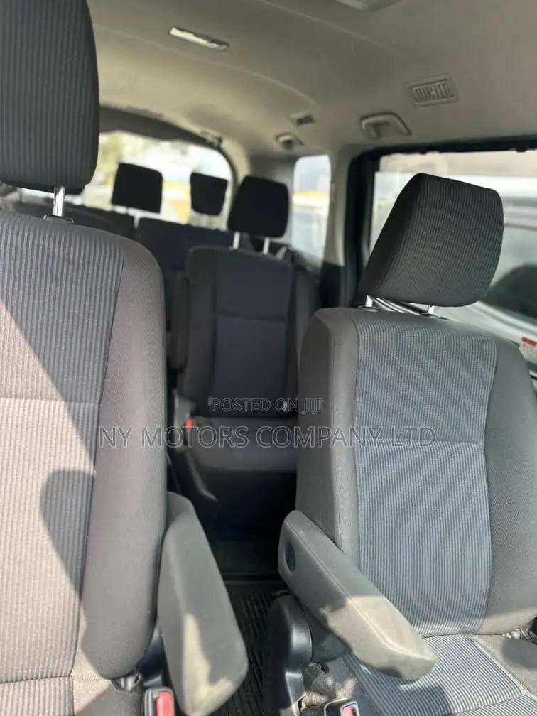 Toyota Voxy 2016 Green