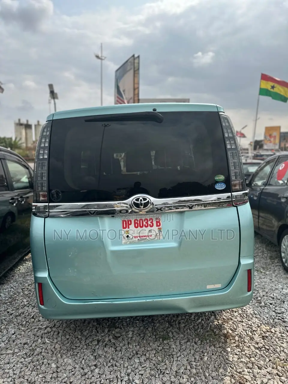 Toyota Voxy 2016 Green