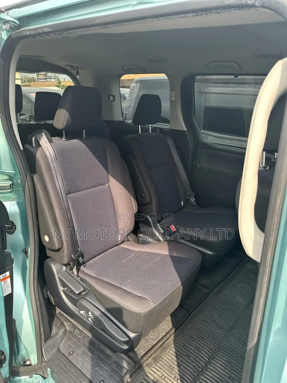 Toyota Voxy 2016 Green