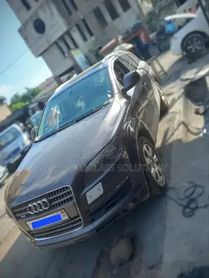Original Audi Q7 Windscreen Available