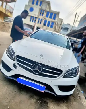 Mercedes Benz C-300 Windscreen Available