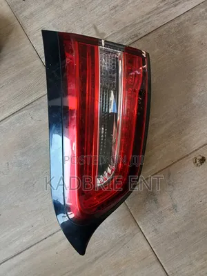 Jeep Cherokee Bootlight and Top Breaklight Spoiler