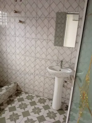 4bdrm House in Teshie for rent