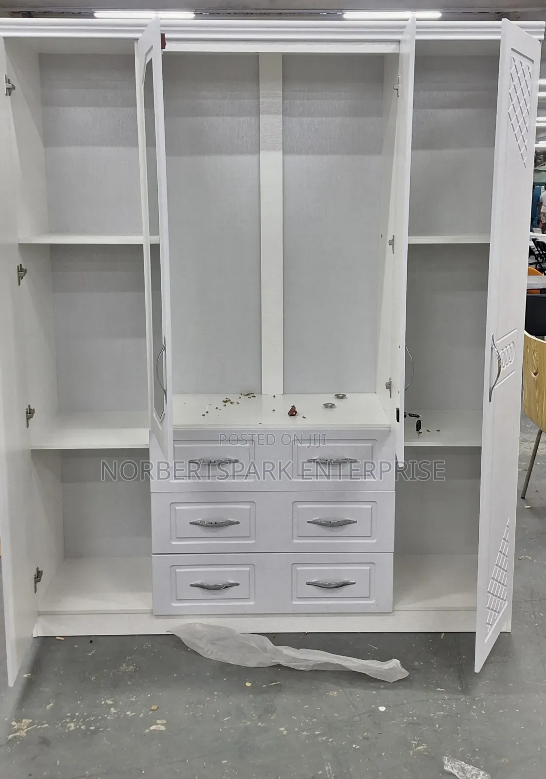Wardrobe (Wd9974)