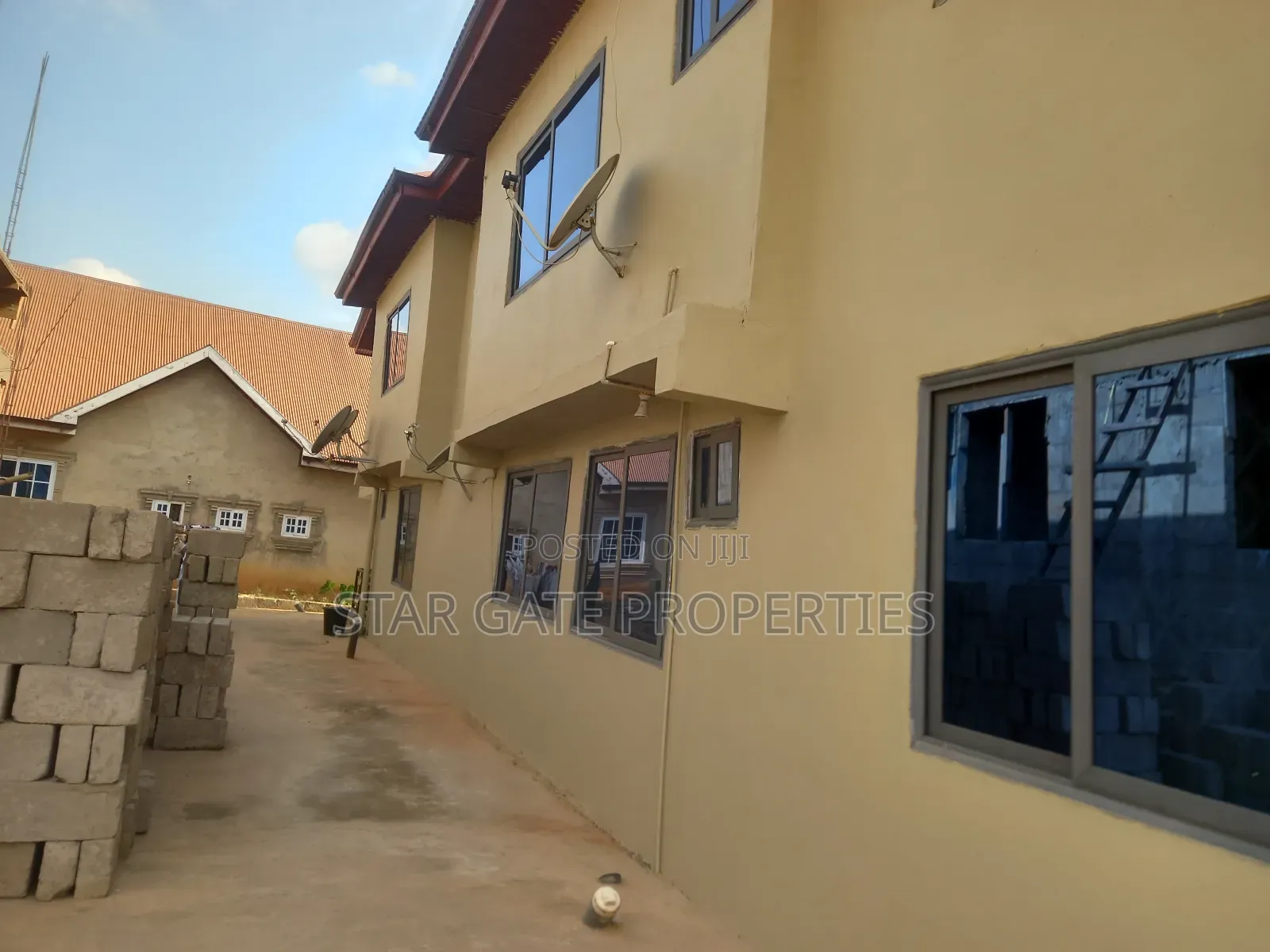 12bdrm House in Owhim Amanfrom., Kumasi Metropolitan for sale