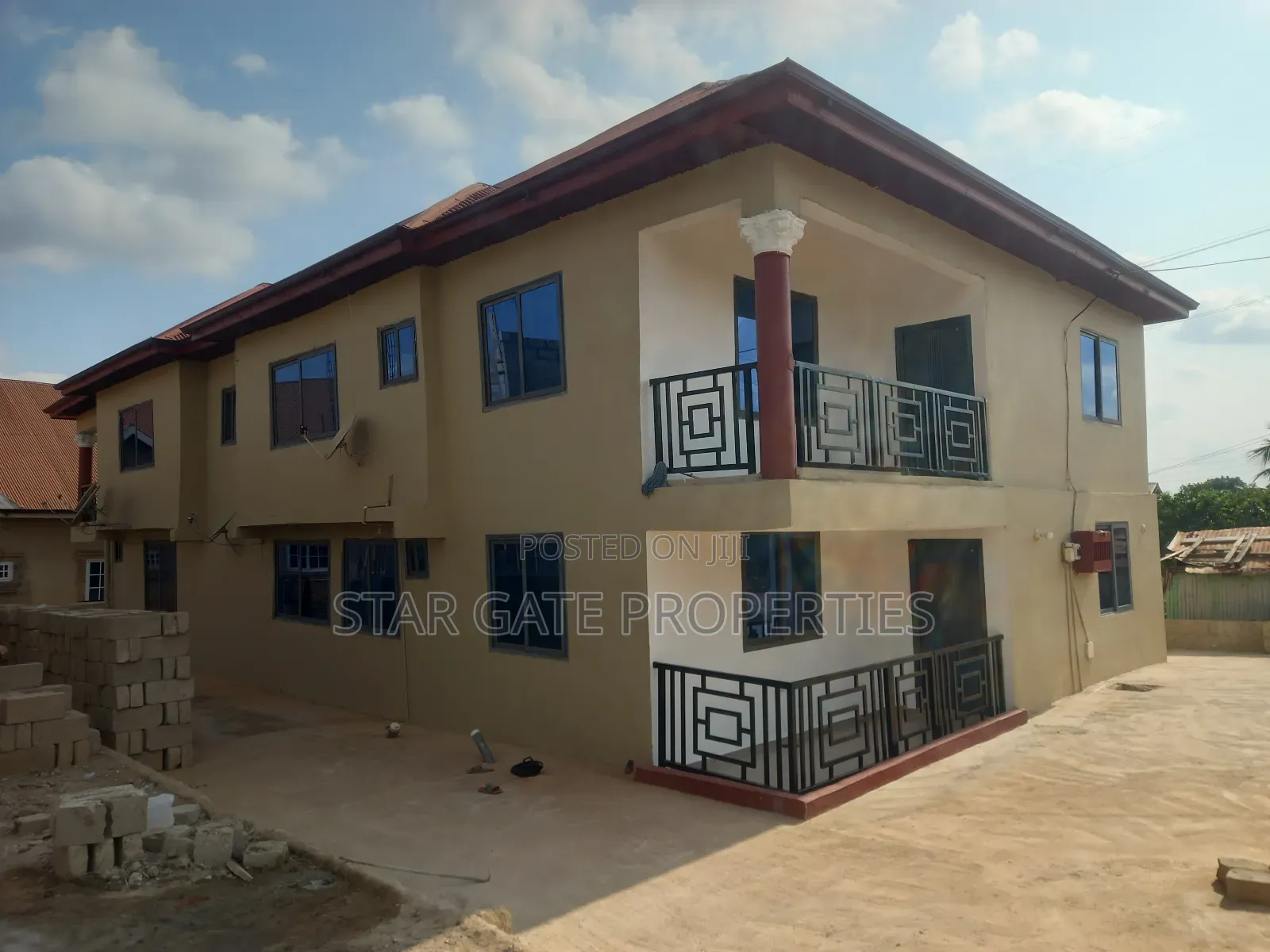 12bdrm House in Owhim Amanfrom., Kumasi Metropolitan for sale