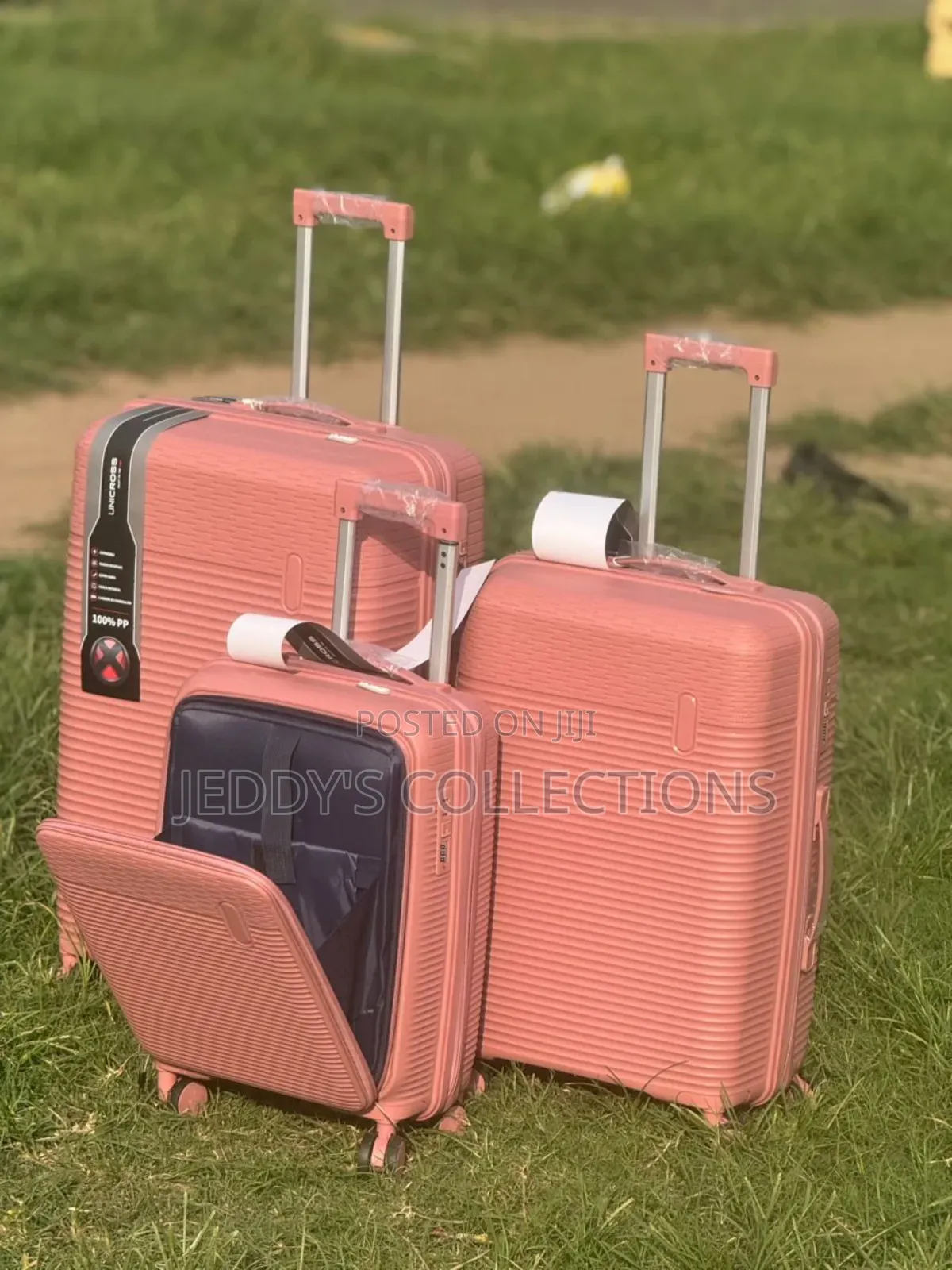 Antitheft Multifunctional Set With Carry-on and a Laptop Compartment