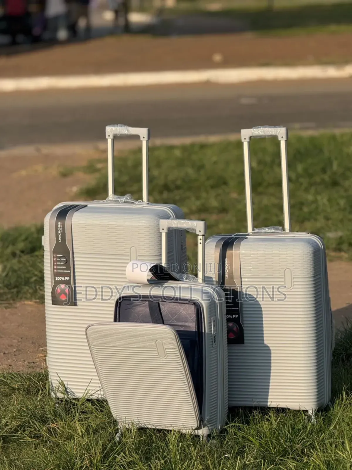 Antitheft Multifunctional Set With Carry-on and a Laptop Compartment