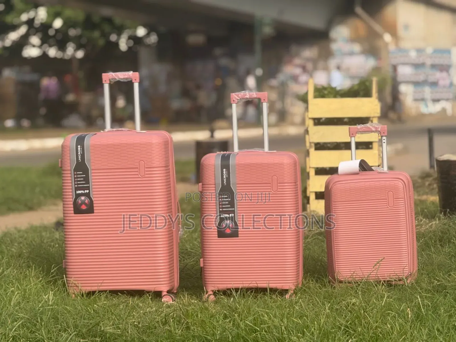 Antitheft Multifunctional Set With Carry-on and a Laptop Compartment