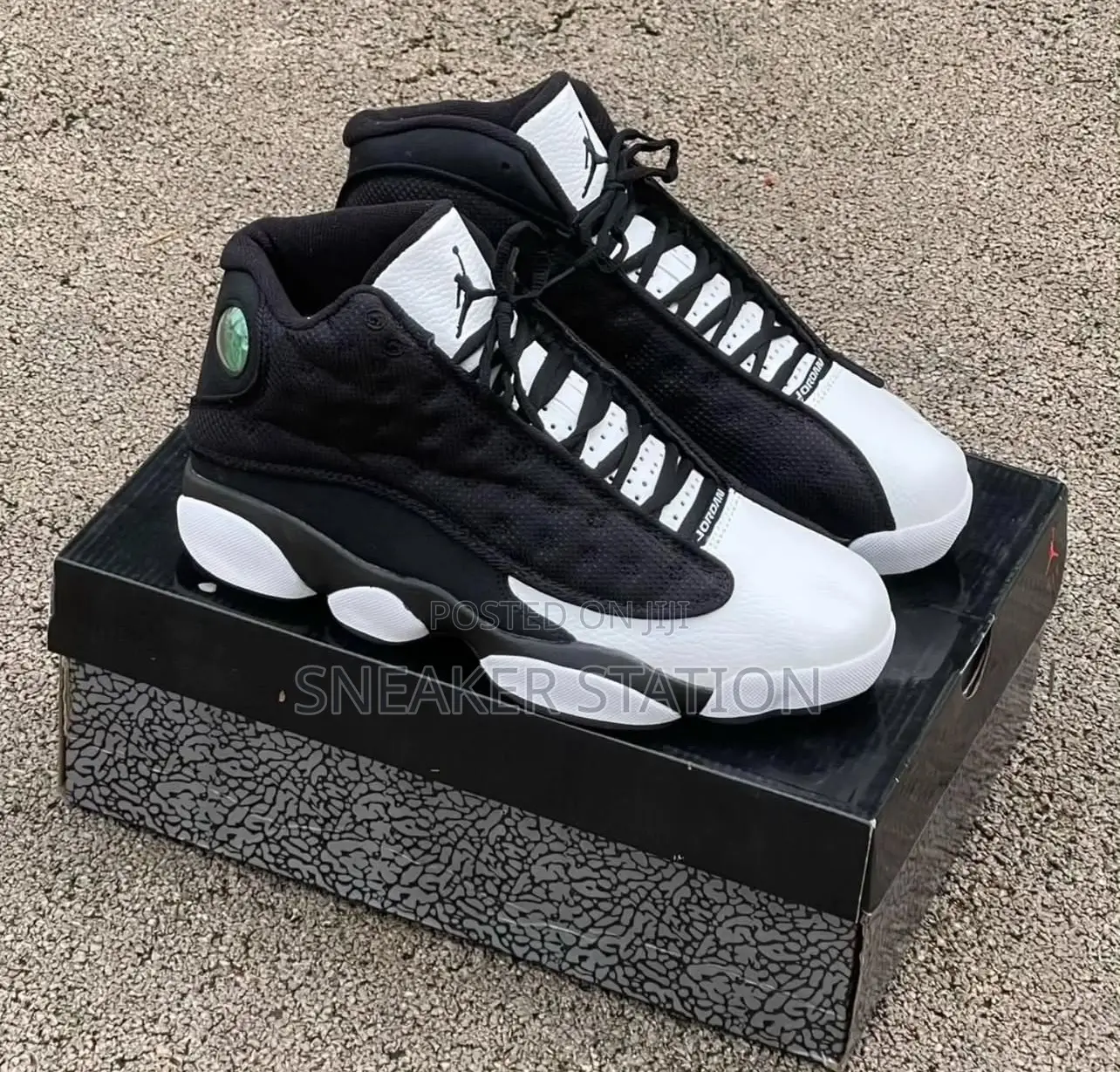 Air Jordan Retro 13 Black/White
