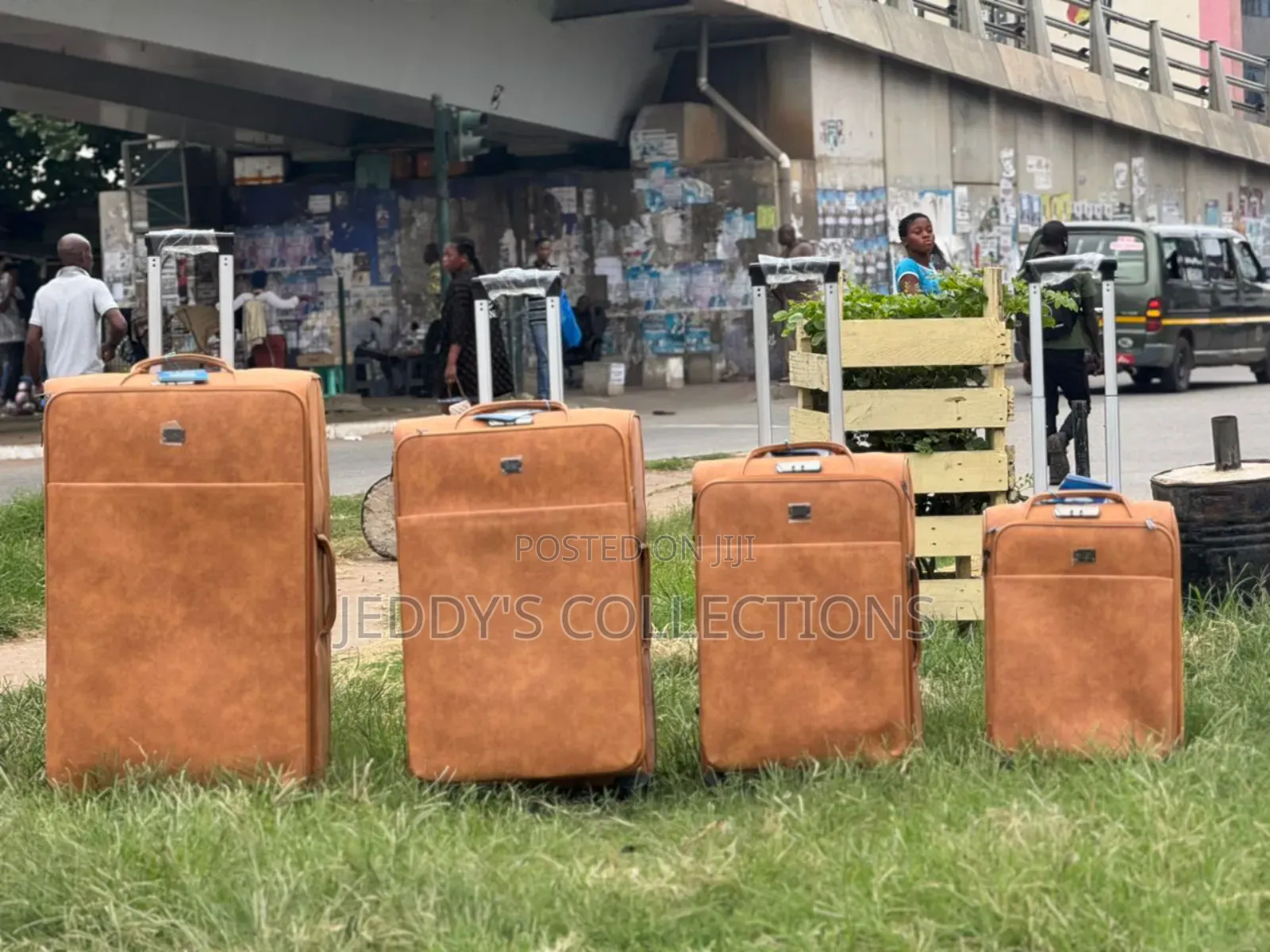 Genuine 4 Set Trolling Travelling Leather With a Large Compartment